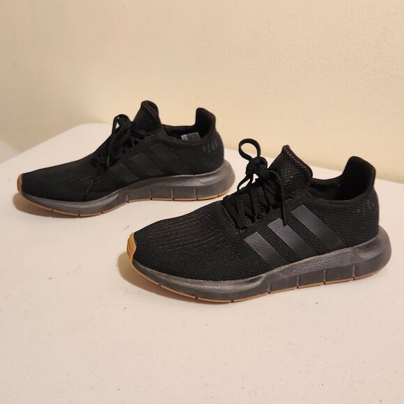 Adidas Men's Sz 8.5 Swift Run 'Black Gum' DB3603 Running Sneakers Athleisure - Picture 4 of 9
